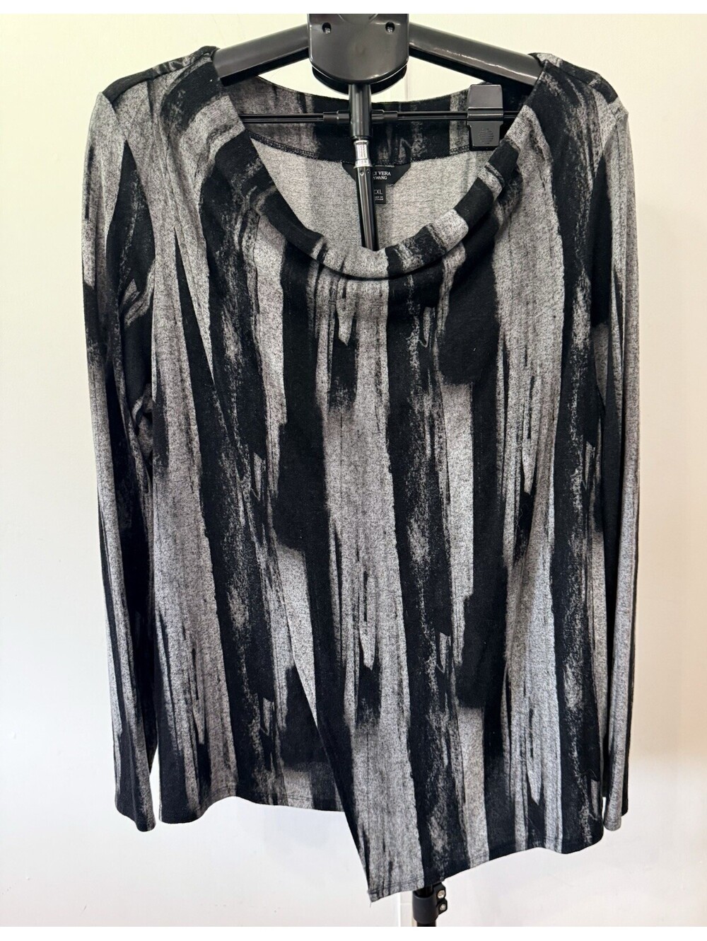 Simply Vera Vera Wang Top XXL Black Women’s Grey Abstract Scoop Neck Asymmetric
